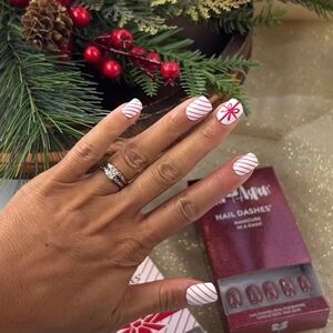 Red Aspen: Sandra's Silk Bow Nail Dash